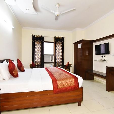 أمريتسار Hotel B-Comfort المظهر الخارجي الصورة