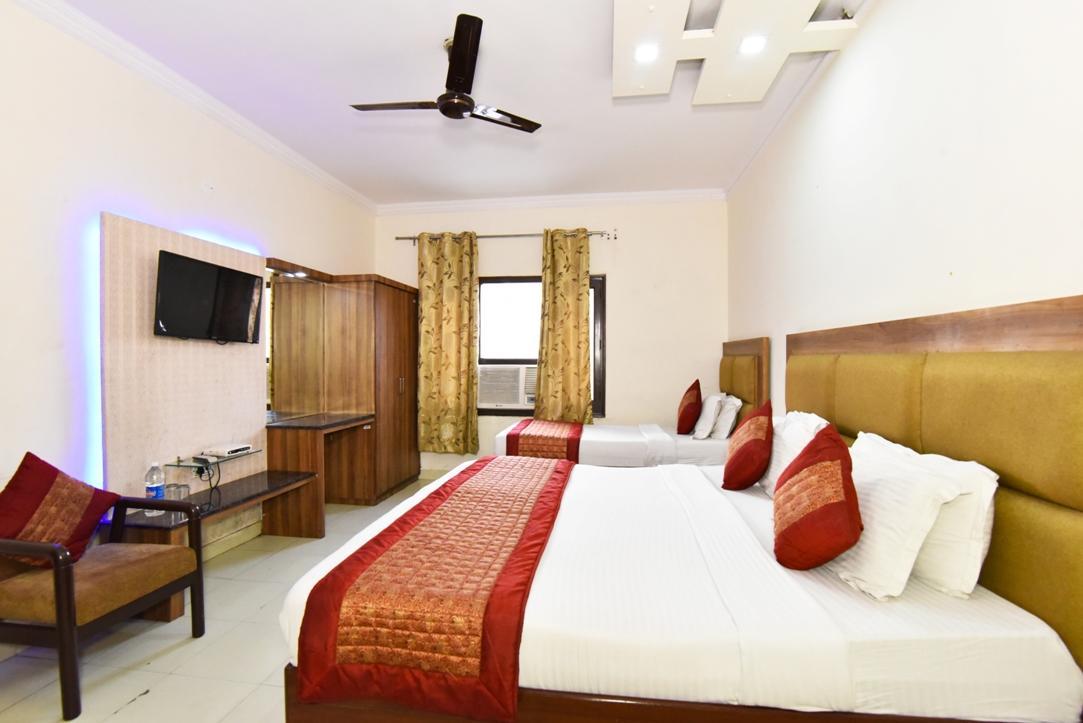 أمريتسار Hotel B-Comfort المظهر الخارجي الصورة